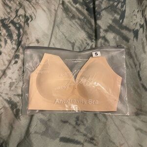 NWOT hers. Brand Cloud Lift Wireless Jelly Bra